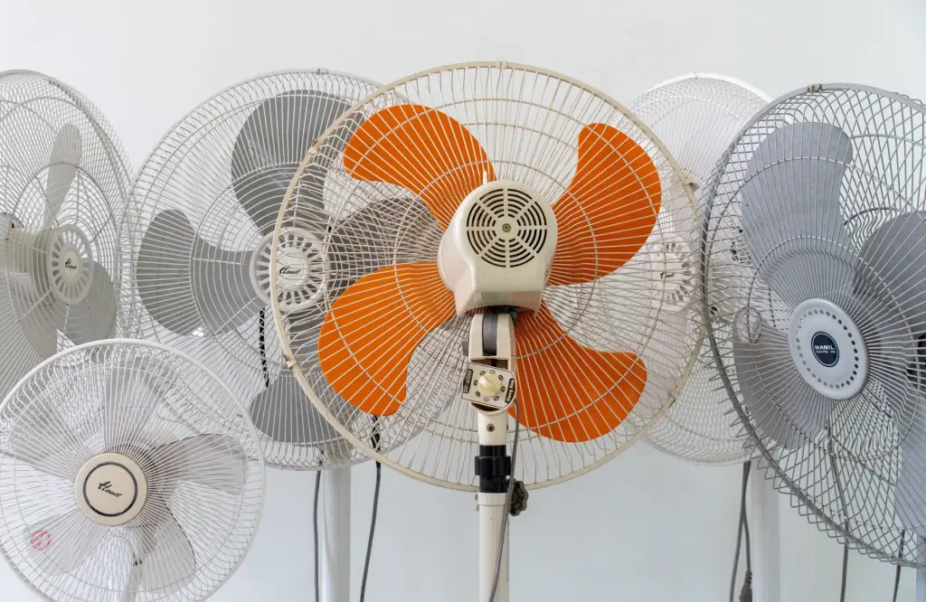 儿童眼镜镜片材质怎么选：树脂与PC片对比解析